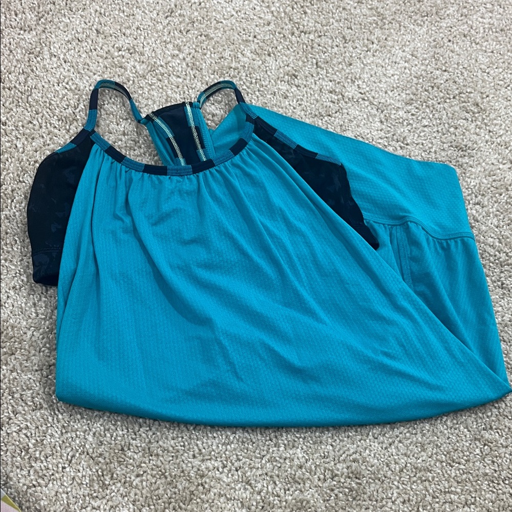 Lululemon tank top with sports bra
Blue
Size 4
Excellent condition